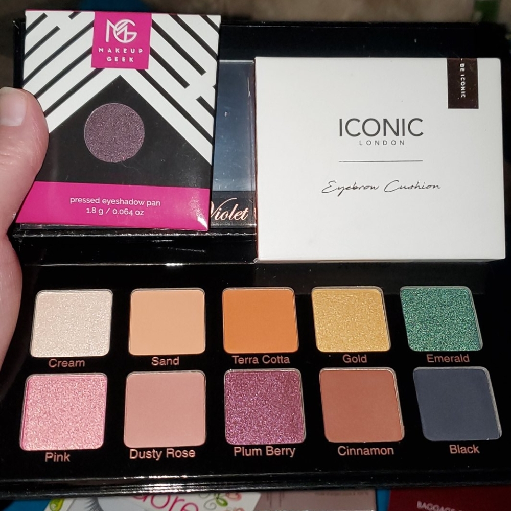 Beauty Bundle: Becca, Violet Voss, Leaders, Make - Picture 2 of 3